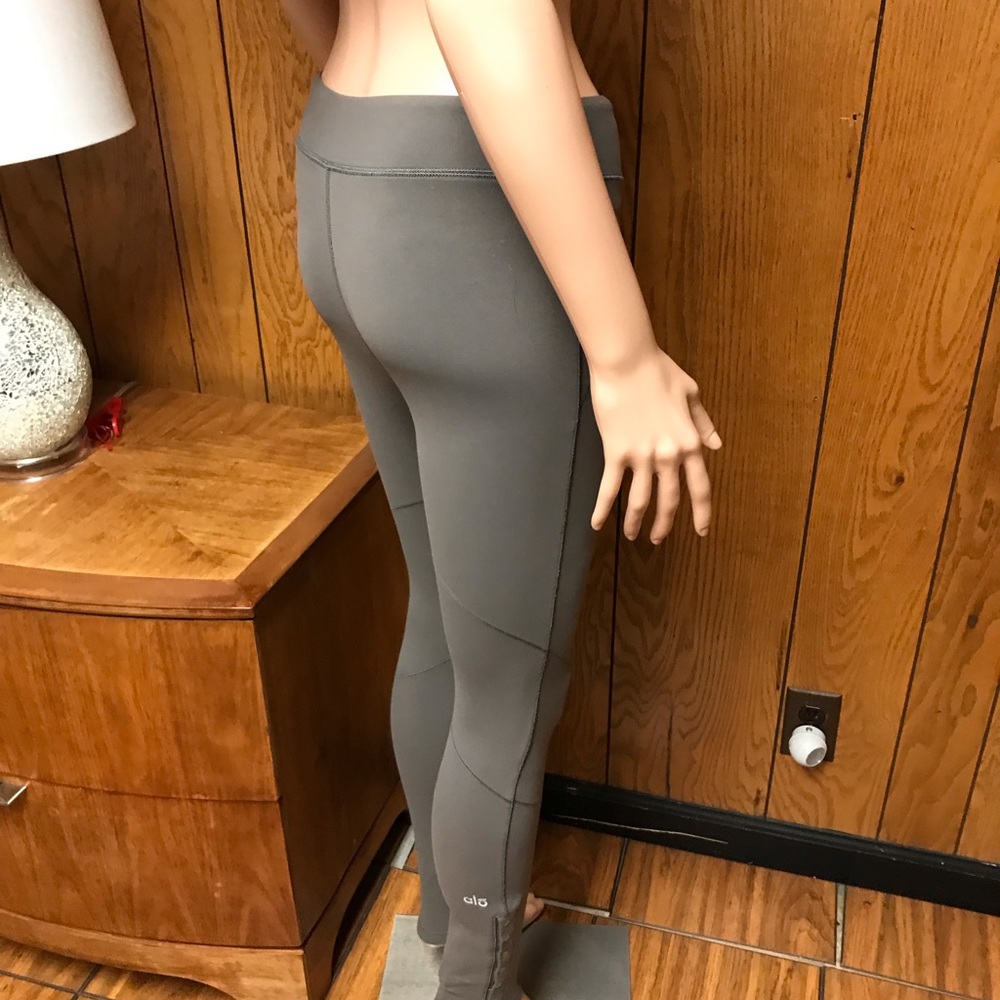 ALO YOGA Pants leggings -Gray Size none measurements In the Photos - Picture 5 of 14